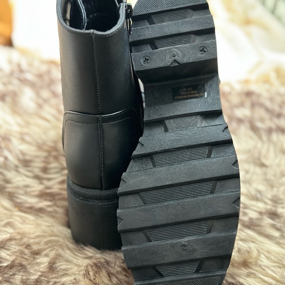 Brand new black lace up combat boots with chunky heel. 9 - Picture 4 of 8